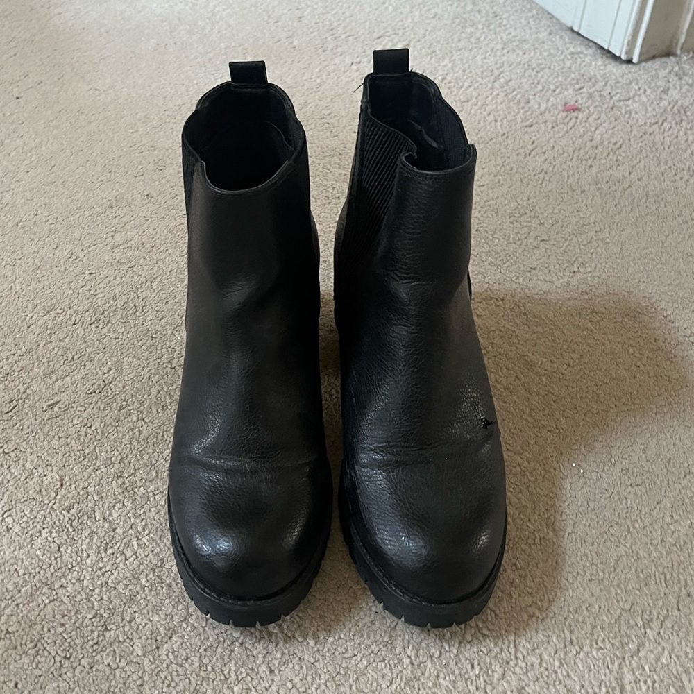 MIA black boots. size 8 1/2.